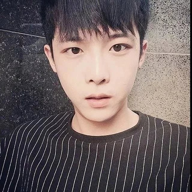 阎策友康