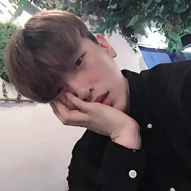 赫连行玲伟