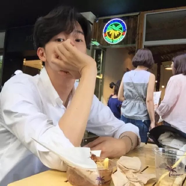 荆菁英羽
