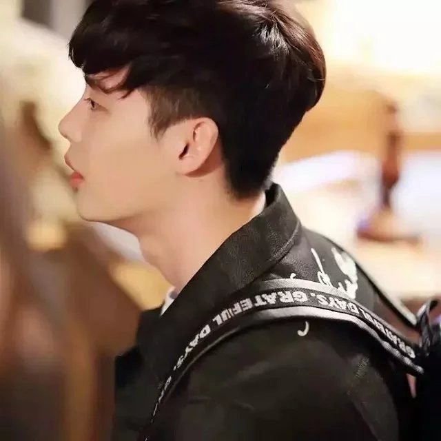 阎烟宝翠